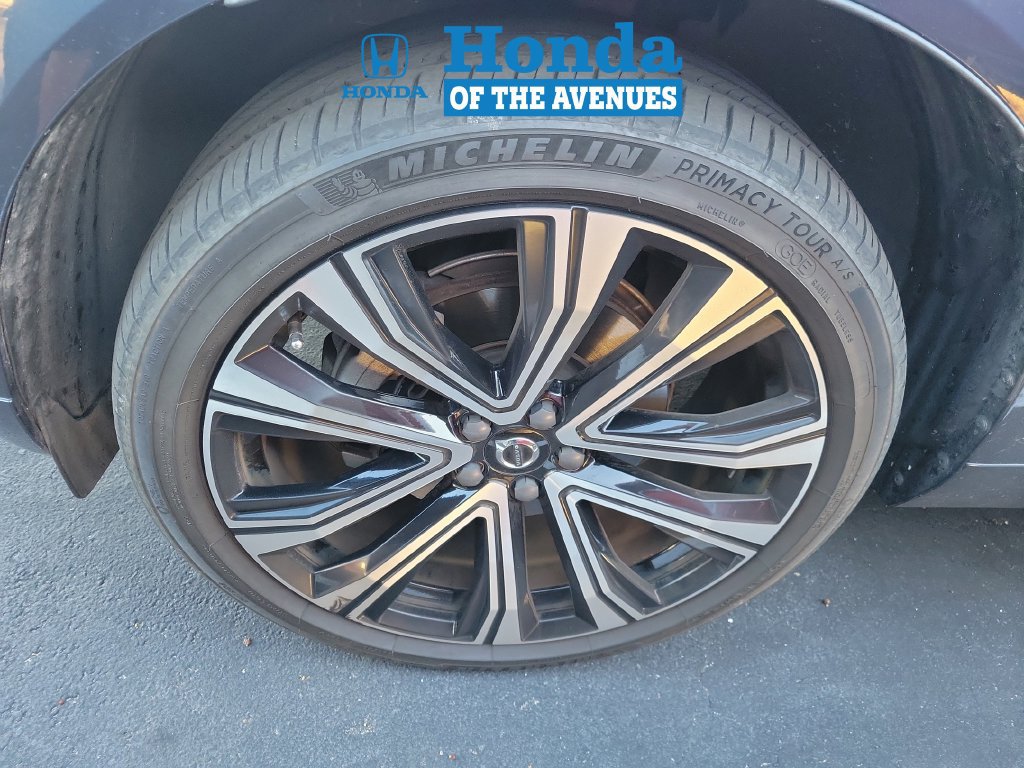 Used 2023 Volvo XC60 B5 Ultimate w/ Climate Package AWD/4WD image 4