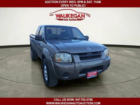 Used 2002 Nissan Frontier SVE image 3