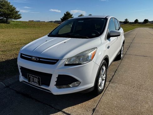 Used 2014 Ford Escape SE image 2