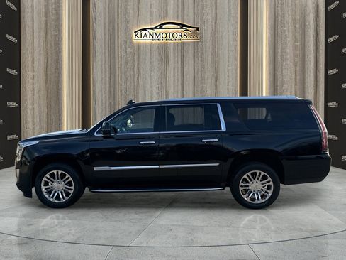 Used 2020 Cadillac Escalade ESV 2WD image 4