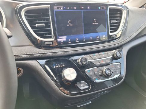 Used 2025 Chrysler Pacifica Select w/ Uconnect Theater Family Group AWD/4WD image 14