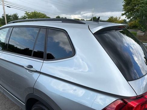Used 2020 Volkswagen Tiguan SE R-Line w/ 3rd Row Seat Package AWD/4WD image 17