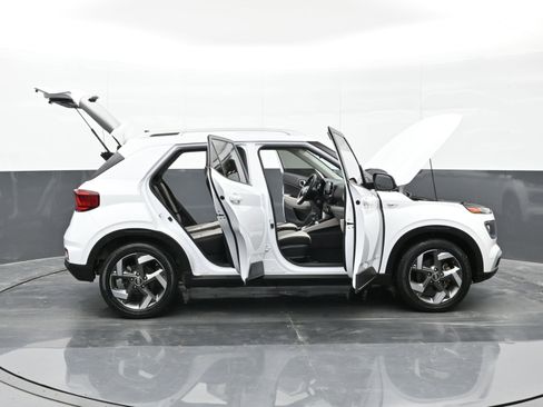 Certified 2022 Hyundai Venue SEL image 48