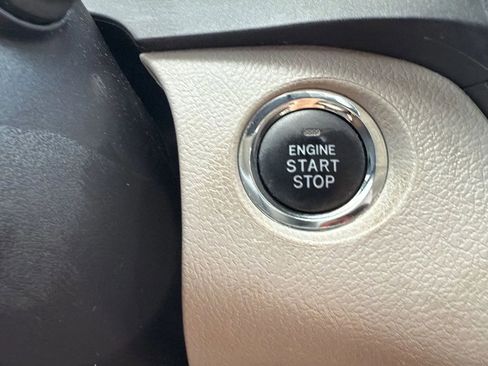 Used 2019 Toyota Sienna XLE image 40