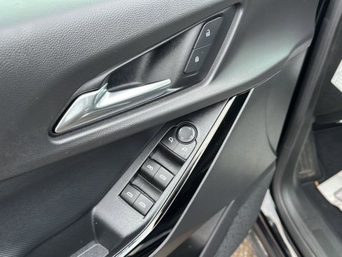 Used 2025 Chevrolet Equinox LT image 19