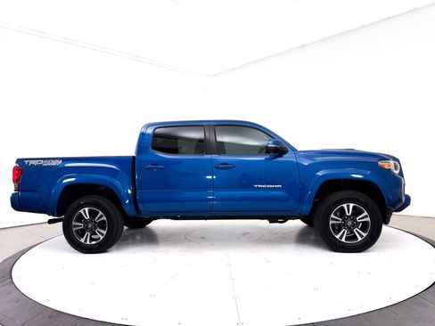 Used 2016 Toyota Tacoma TRD Sport AWD/4WD image 30