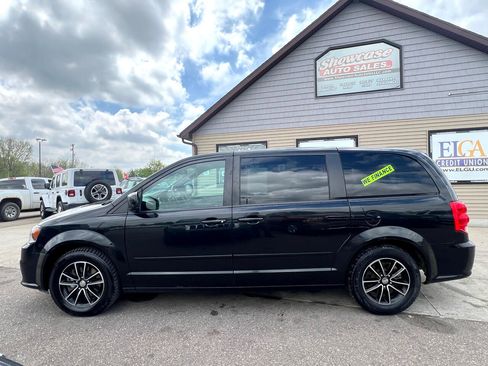 Used 2017 Dodge Grand Caravan SE image 8