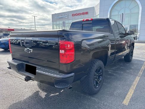 Used 2018 Chevrolet Silverado 1500 LT w/ Midnight Edition image 4