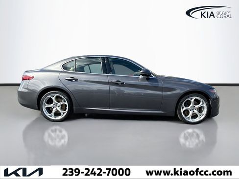 Used 2023 Alfa Romeo Giulia AWD w/ Quick Order Package 22X Lusso image 6