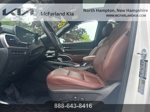 Used 2023 Kia Telluride EX w/ EX Captain's Chair Package FWD image 10
