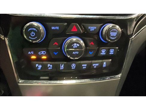 Used 2021 Jeep Grand Cherokee Limited AWD/4WD image 15