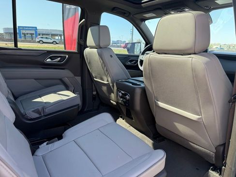 Used 2023 GMC Yukon SLT w/ SLT Premium Package image 19