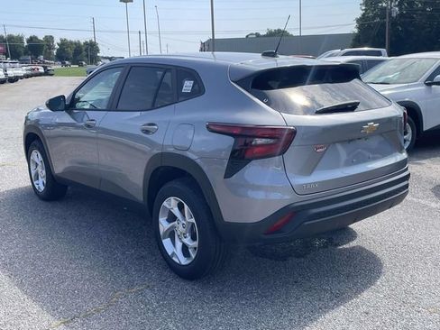New 2026 Chevrolet Trax LS w/ LS Convenience Package FWD image 5