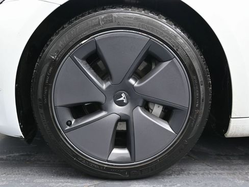 Used 2023 Tesla Model 3 Standard Range image 10