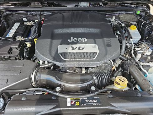 Certified 2018 Jeep Wrangler Unlimited Sport S AWD/4WD image 28