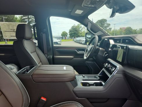 New 2026 GMC Sierra 3500 Denali w/ Denali Reserve Package AWD/4WD image 7