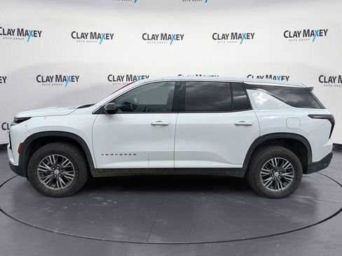 Used 2024 Chevrolet Traverse LS FWD image 2