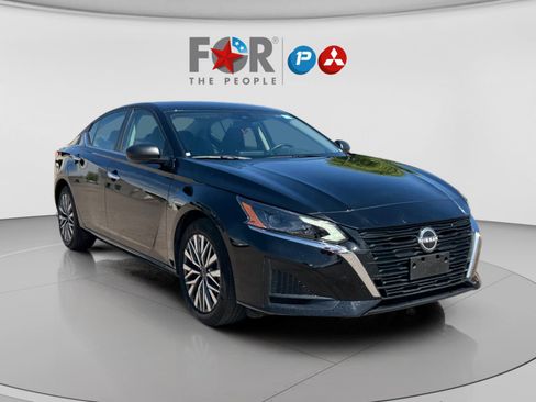 Used 2025 Nissan Altima 2.5 SV FWD image 7