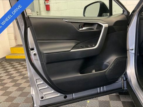Used 2021 Toyota RAV4 XLE w/ Convenience Package image 24
