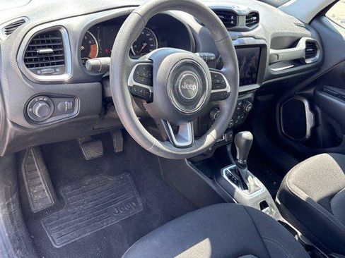 Used 2023 Jeep Renegade Latitude AWD/4WD image 7
