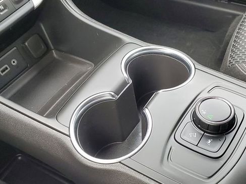 Used 2024 GMC Terrain SLE FWD image 21