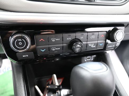 Used 2025 Jeep Compass Limited AWD/4WD image 38