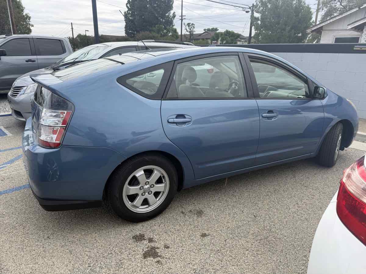 Used 2004 Toyota Prius w/ Pkg 5 FWD image 6