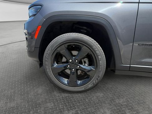 Used 2024 Jeep Grand Cherokee Altitude AWD/4WD image 9
