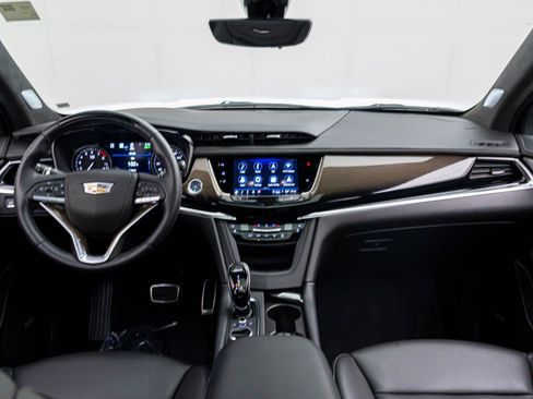 Certified 2025 Cadillac XT6 Sport w/ Platinum Package AWD/4WD image 11