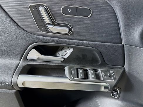 Used 2026 Mercedes-Benz GLB 250 4MATIC image 17