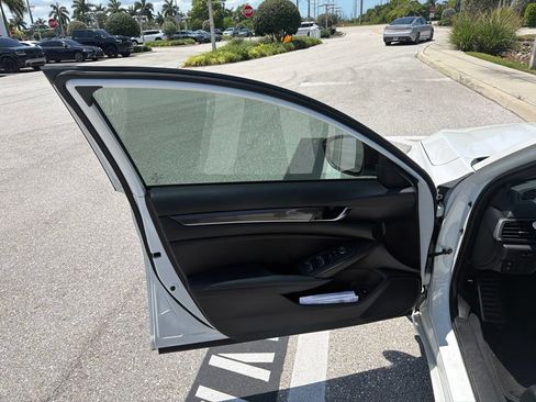 Used 2022 Honda Accord Sport image 12