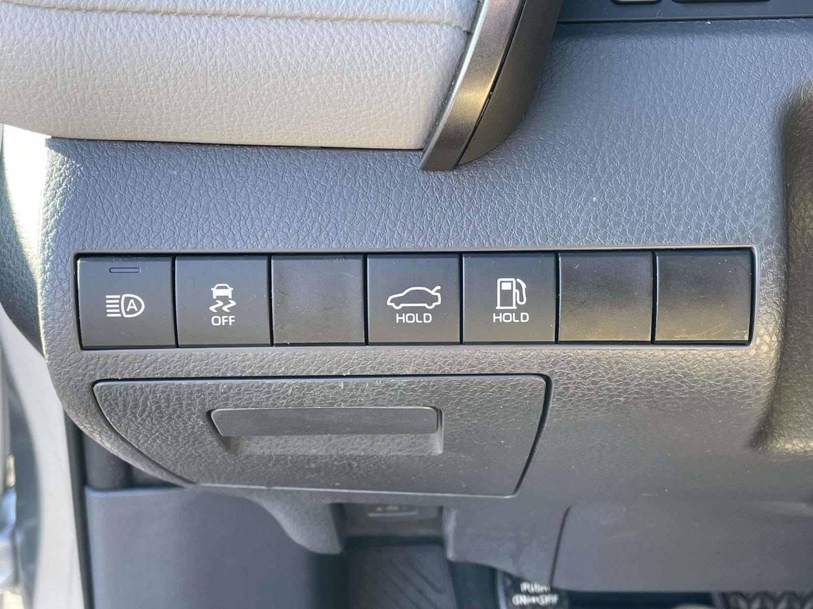 Used 2020 Toyota Camry LE FWD image 17