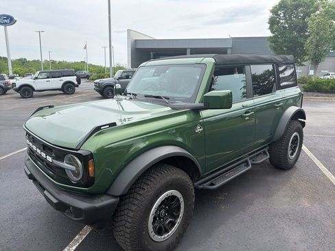 Used 2023 Ford Bronco Outer Banks w/ Sasquatch Package AWD/4WD image 3