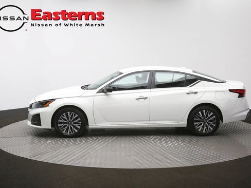 Used 2025 Nissan Altima 2.5 SV FWD image 58