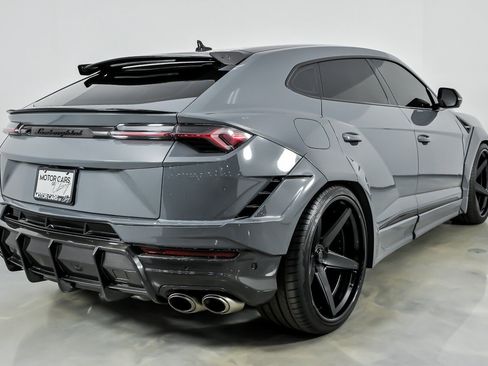 Used 2024 Lamborghini Urus Performante AWD/4WD image 12