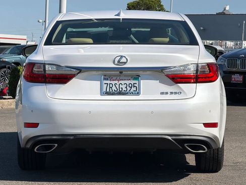 Used 2016 Lexus ES 350 w/ Luxury Package w/Wood Trim FWD image 8