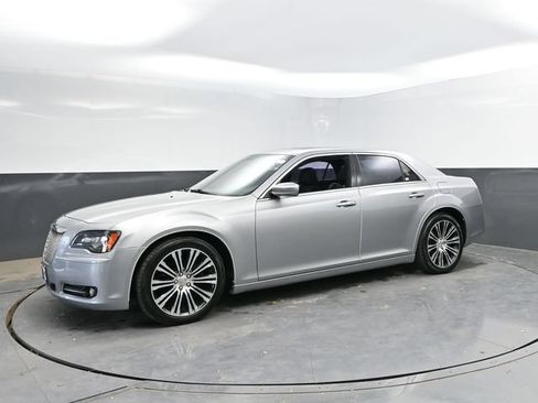 Used 2014 Chrysler 300 S RWD image 9
