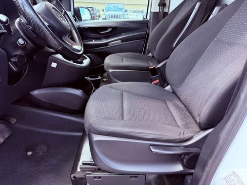Used 2022 Mercedes-Benz Metris image 6