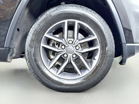 Used 2020 Jeep Grand Cherokee Limited w/ Luxury Group II image 46