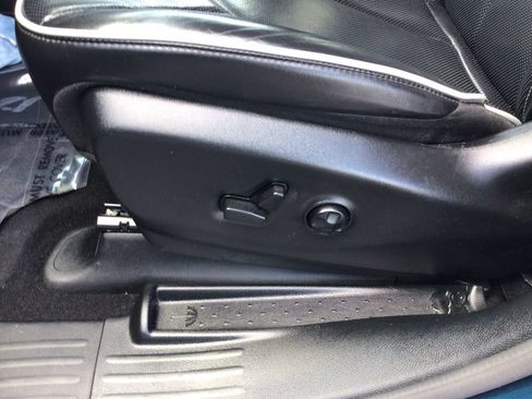 Used 2025 Chrysler Pacifica Limited FWD image 19