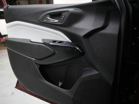 Used 2025 Chevrolet Trax LT w/ LT Convenience Package image 19