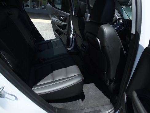 Used 2024 GMC Terrain SLT w/ Tech Package AWD/4WD image 14