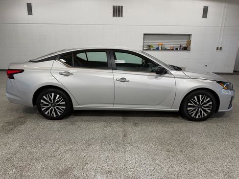 Used 2025 Nissan Altima 2.5 SV FWD image 5