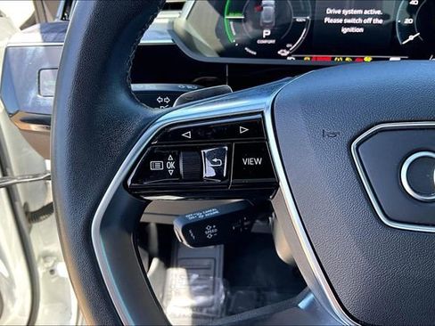 Used 2022 Audi e-tron Premium Plus w/ Premium Plus Package image 20