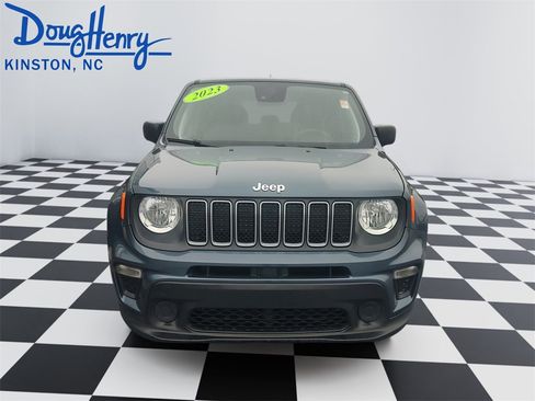 Used 2023 Jeep Renegade Latitude image 8