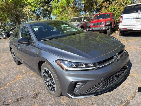 Used 2025 Volkswagen Jetta Sport image 3