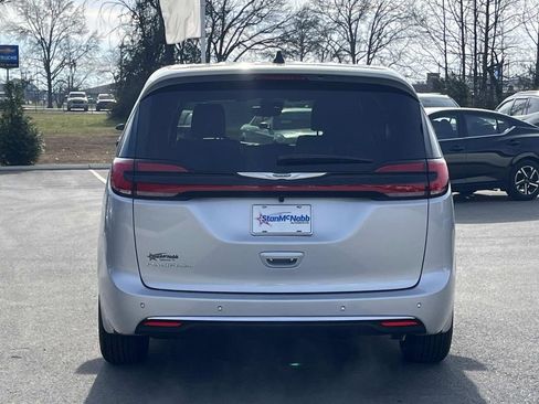 New 2026 Chrysler Pacifica Select image 6