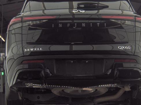 Certified 2023 INFINITI QX60 Luxe w/ Vision Package image 7