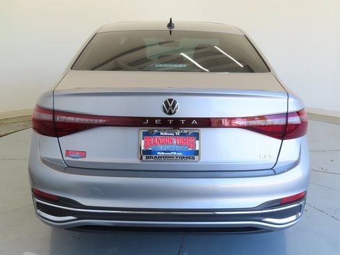 Used 2026 Volkswagen Jetta SEL FWD image 4