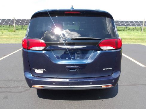 Used 2018 Chrysler Pacifica Limited FWD image 4